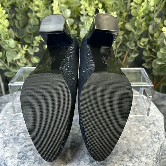 Trotters Black Textured Leather Block Heel Pumps - Picture 7 of 9